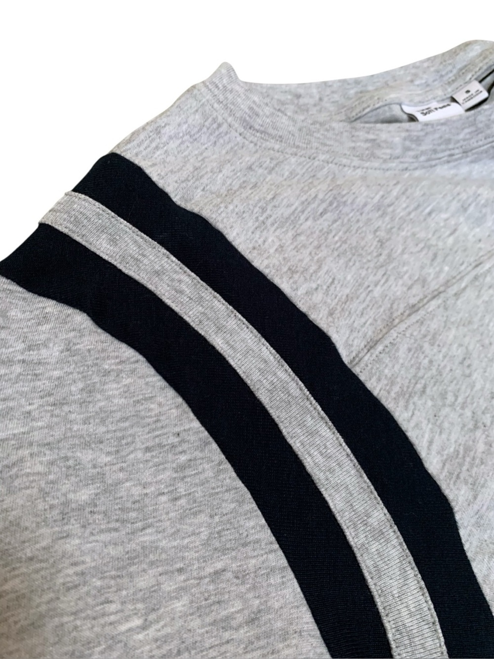TNA Aritzia Soft Feels Ace T-Shirt Gray Navy Varsity 3/4 Sleeve Size Small NWOT - Picture 5 of 8